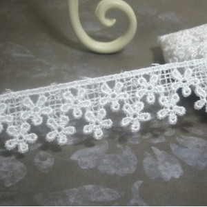 White Daisy Venise Lace - 1yd