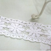 Antique White Daisy Lace - 1yd